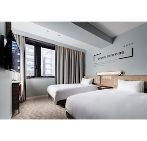 Standard Twin Room | In-room safe, desk, blackout drapes, soundproofing