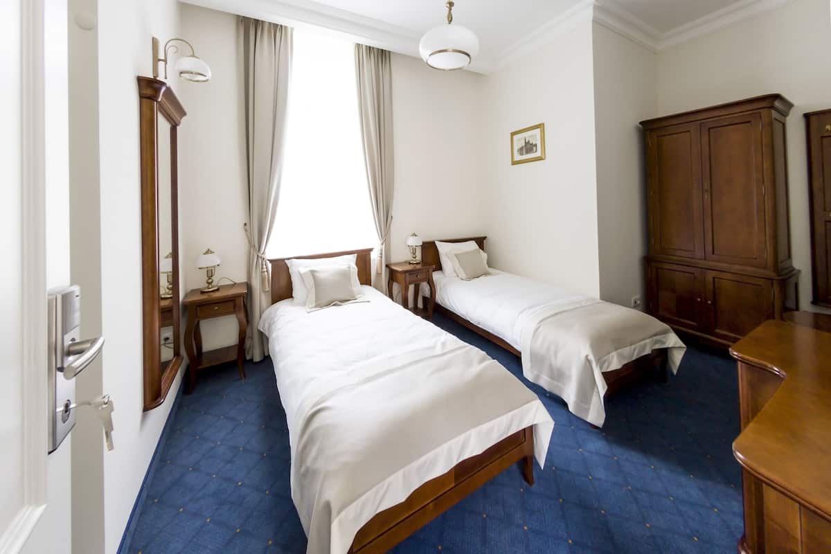 Twin Room | In-room safe, desk, blackout drapes, iron/ironing board