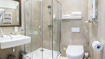 Single Room, River View | Bathroom | Shower, free toiletries, hair dryer, towels