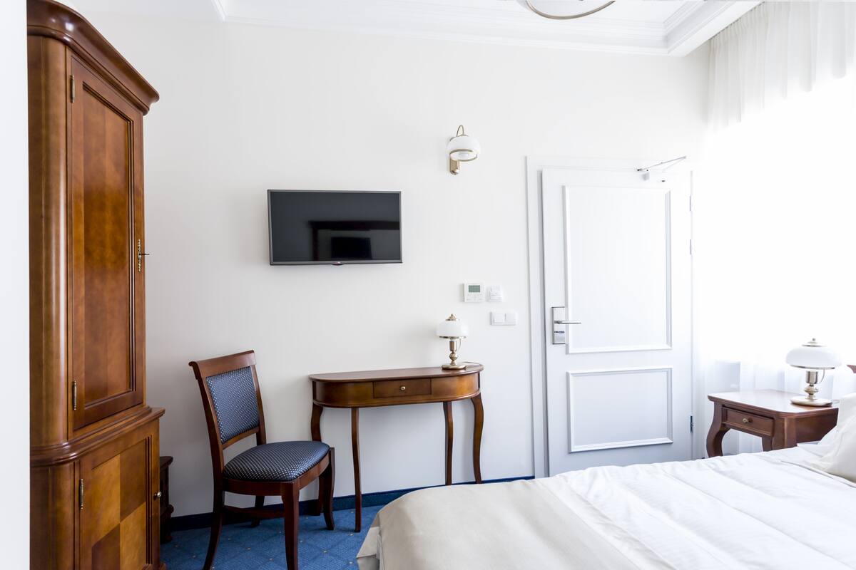 Chambre simple | Coffre-fort, bureau, rideaux d’obscurcissement