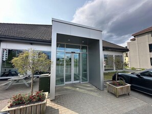 تفاصيل الفندق من الخارج