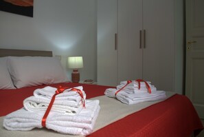 Phòng 4 Tiêu chuẩn, 2 phòng ngủ | Bàn, màn/rèm cản sáng, phòng cách âm 