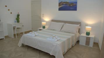 Bureau, rideaux occultants, chambres insonorisées, Wi-Fi gratuit