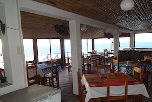 Breakfast, lunch and dinner served  - C-Mew Guesthouse (Inhambane)