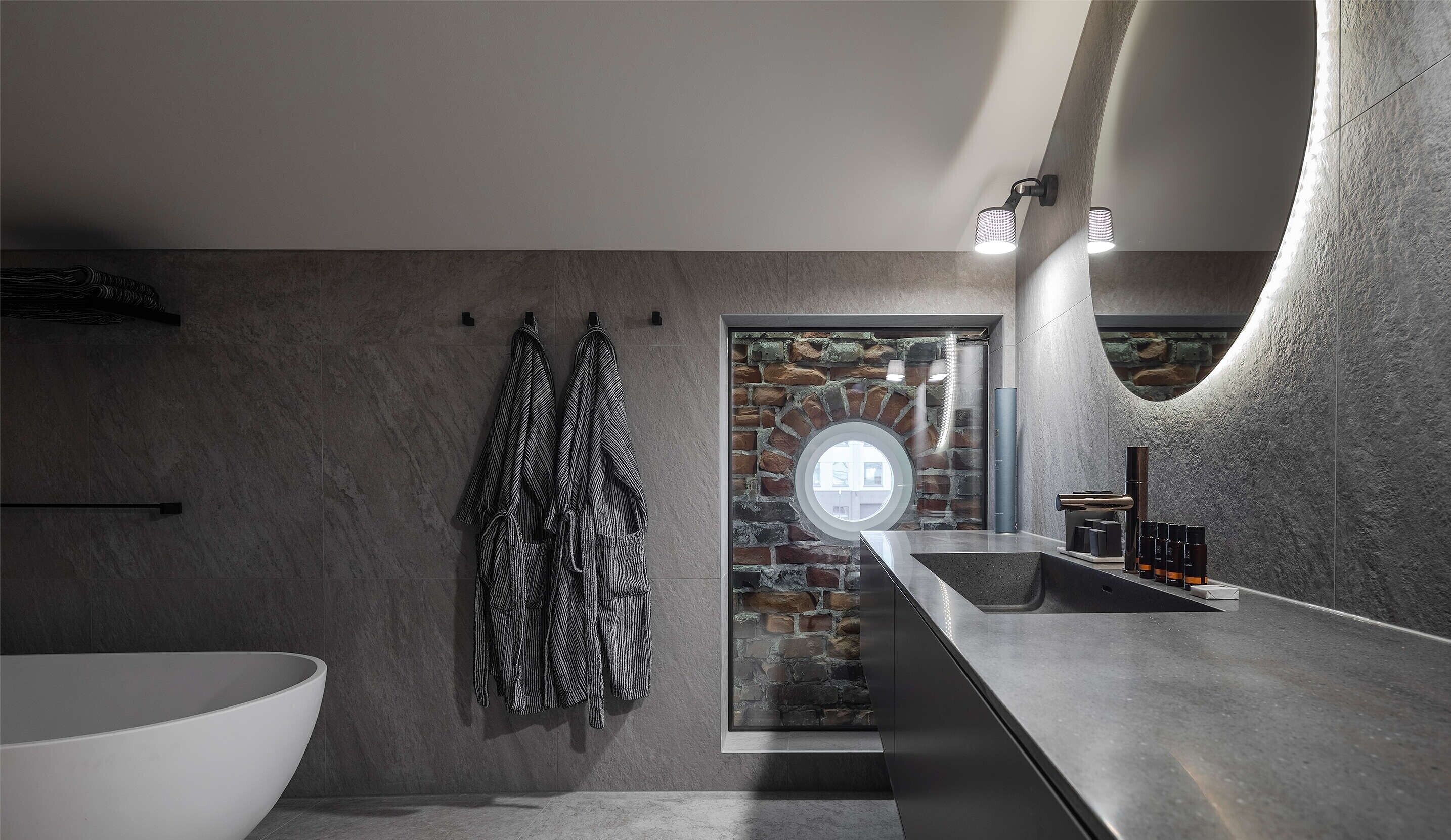 kelo [the dead tree] | egyptian cotton sheets, premium bedding, soundproofing, free wifi