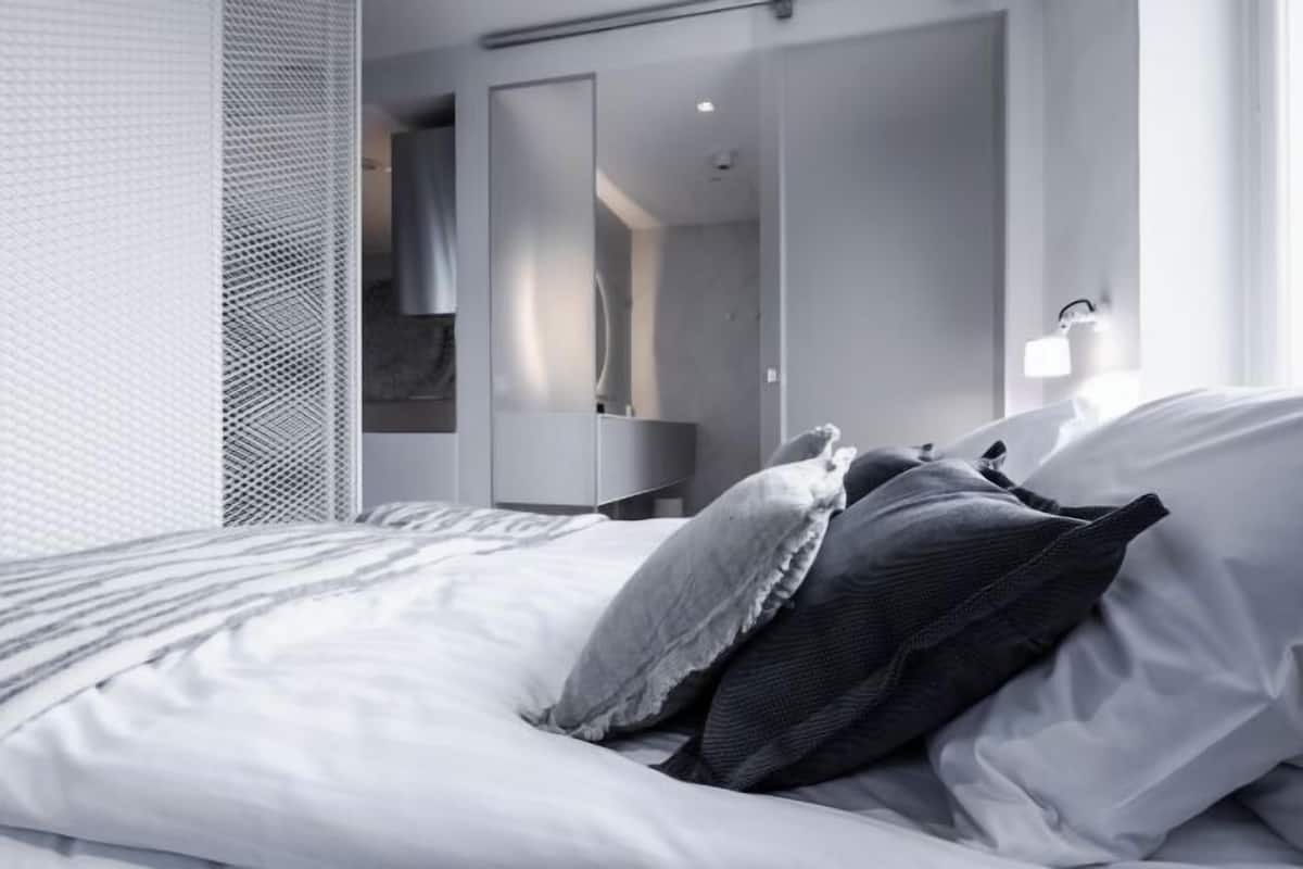Egyptian cotton sheets, premium bedding, soundproofing, free WiFi