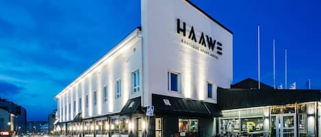 Façade de l’hébergement - soirée/nuit