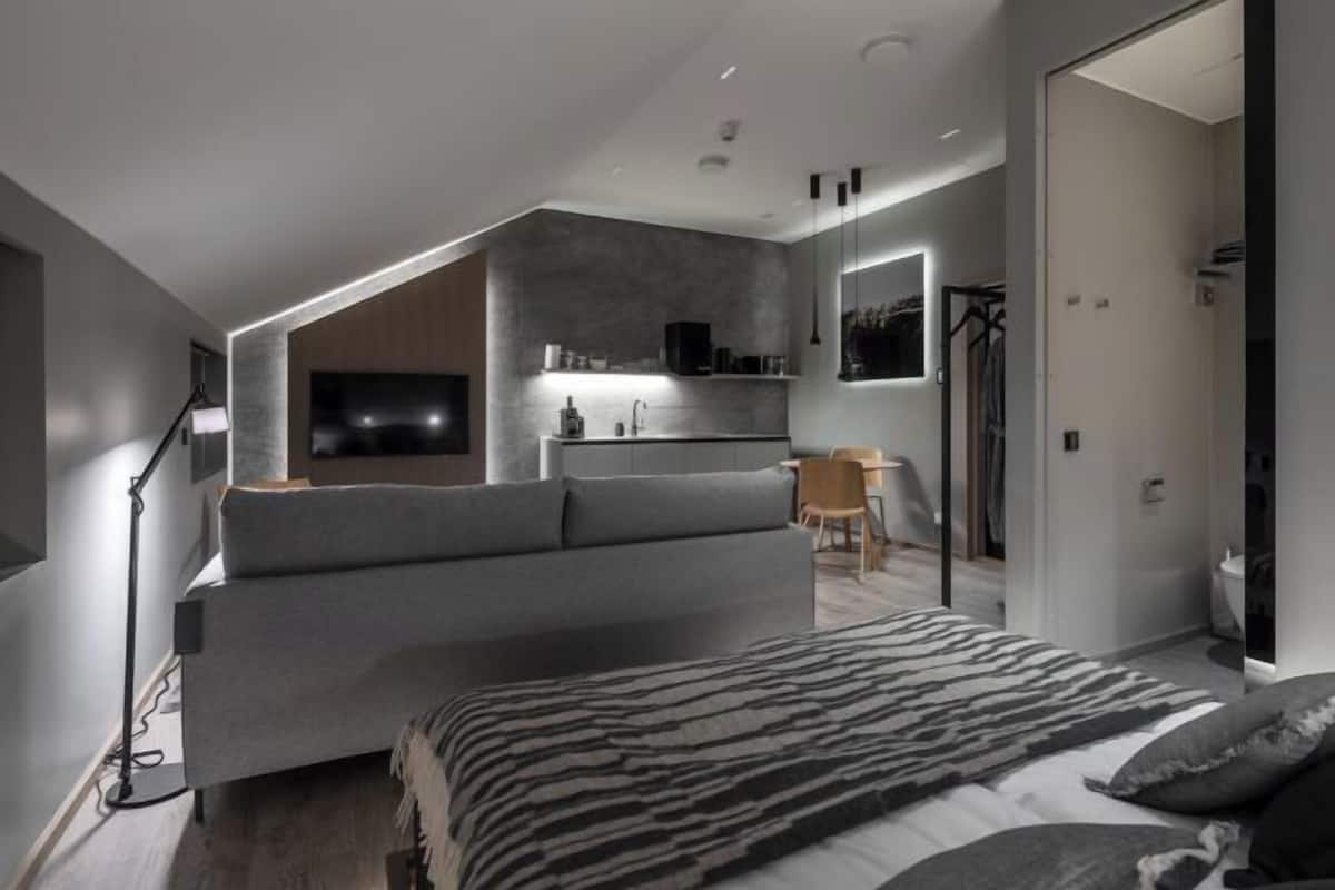 Egyptian cotton sheets, premium bedding, soundproofing, free WiFi
