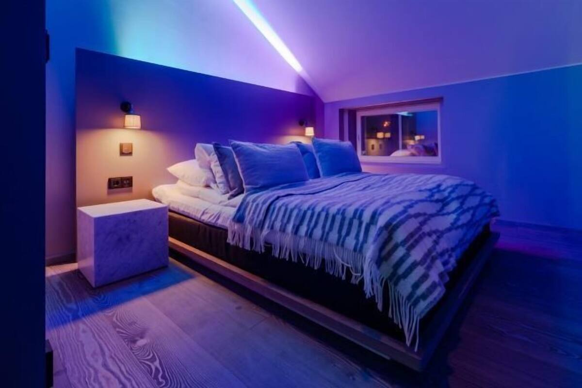 Egyptian cotton sheets, premium bedding, soundproofing, free WiFi