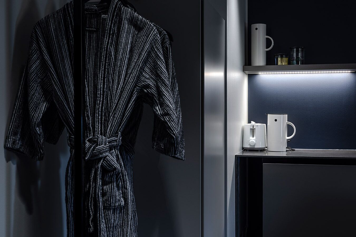 kajo [the first gleam of dawn] | living area | flat-screen tv