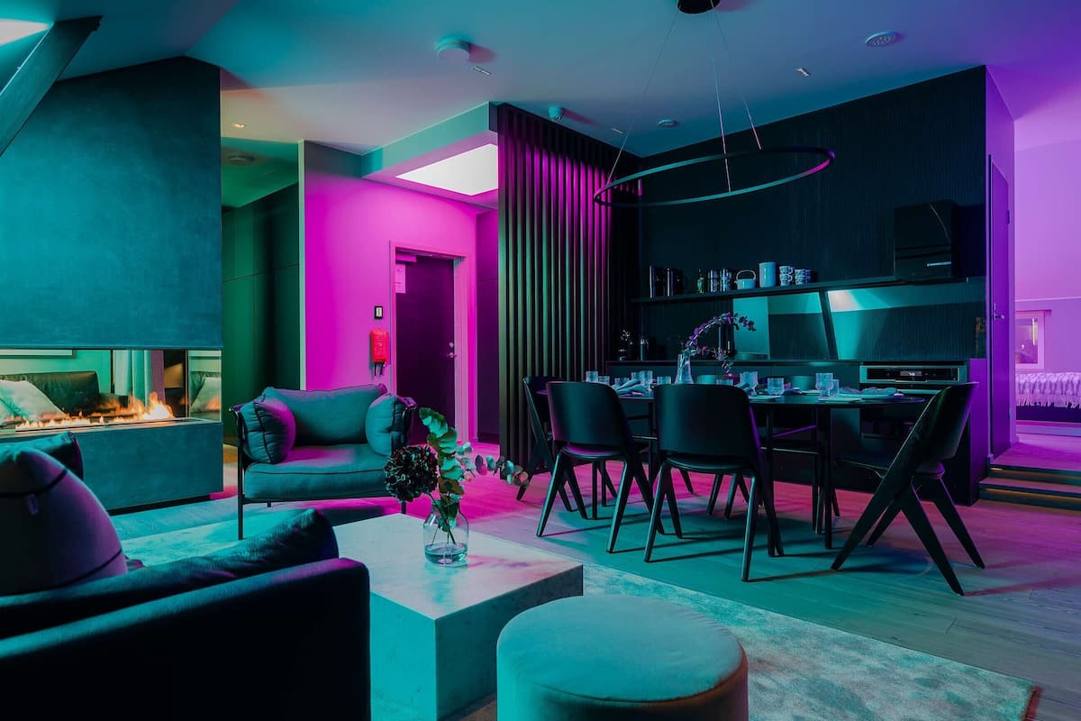 Egyptian cotton sheets, premium bedding, soundproofing, free WiFi