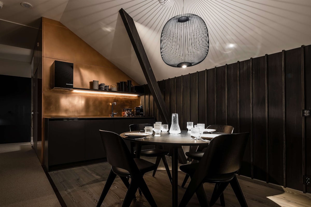 Egyptian cotton sheets, premium bedding, soundproofing, free WiFi