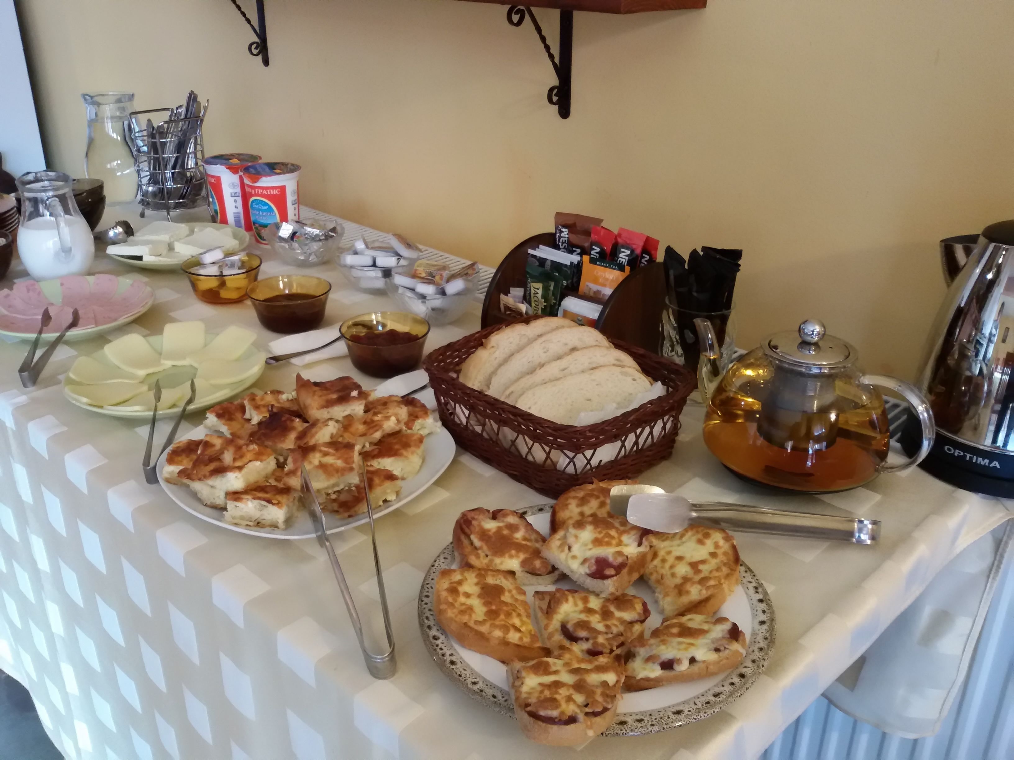 Se ofrece un desayuno típico de la región (10 EUR por persona)