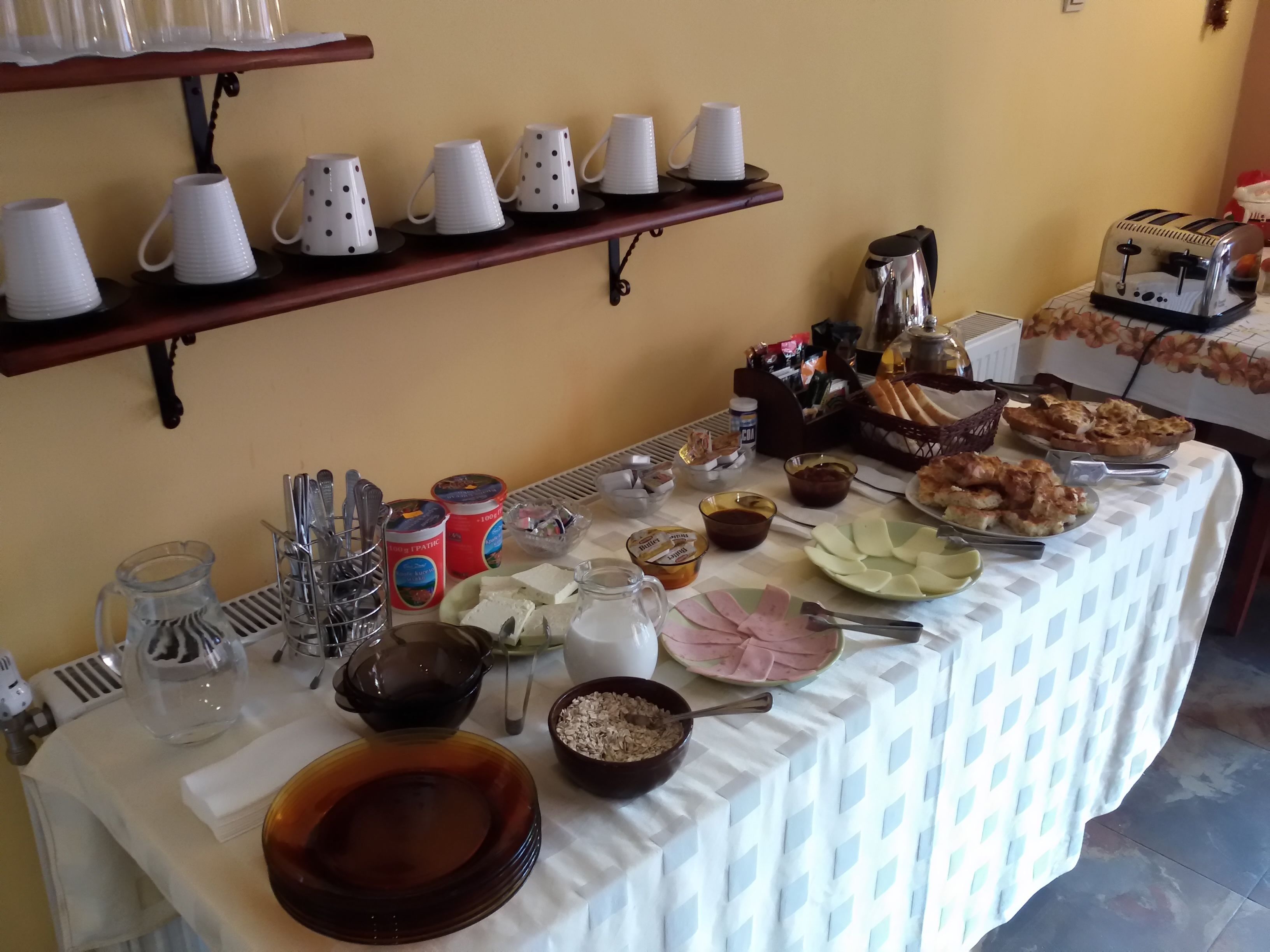 Colazione a pagamento, servita tutte le mattine 
