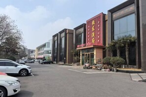 Free self parking - Danube International Hotel (Qingdao)