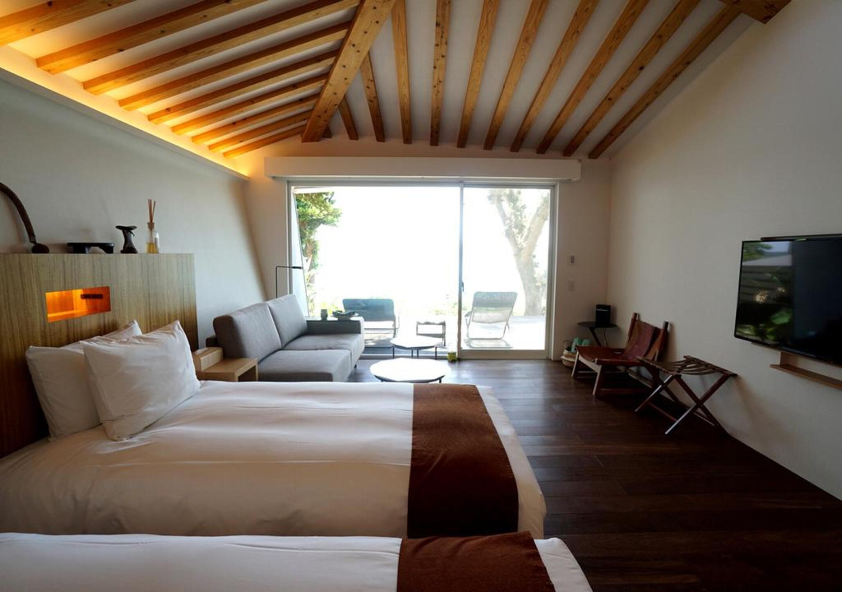 Ropa de cama de alta calidad y minibar 