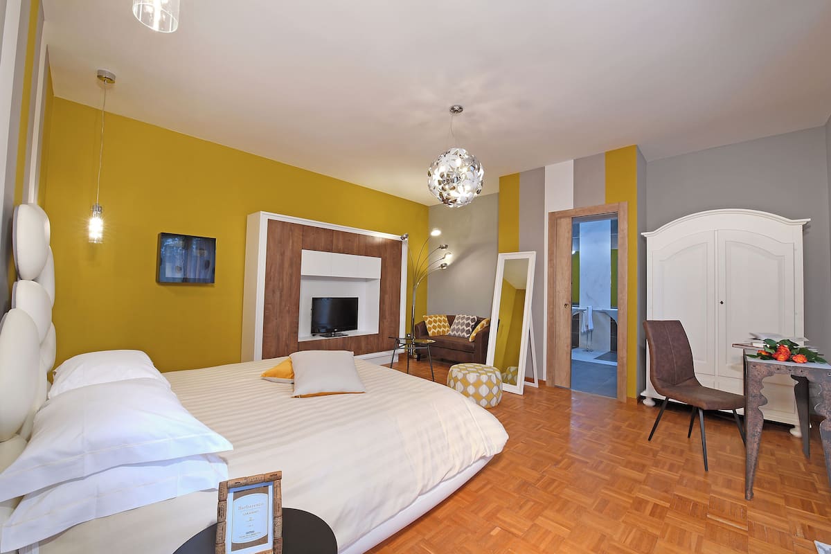 Habitación triple Confort | Ropa de cama de alta calidad, edredón, minibar y camas extra