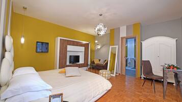 Ropa de cama de alta calidad, cubrecamas y minibar