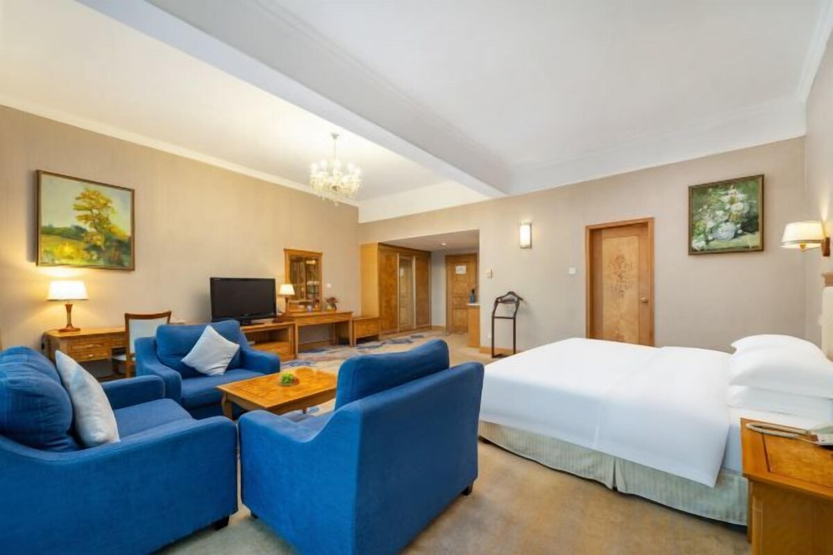 Deluxe Queen Room