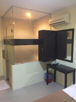Superior Room, 1 Katil Ratu (Queen) | Bilik Mandi | Pancuran mandi, kelengkapan dandanan diri percuma, tuala disediakan 