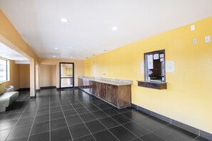 Lobby - Southern Comfort Hotel (Tulsa)