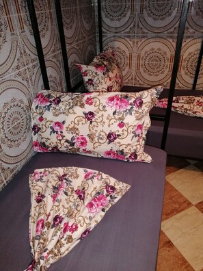 Premium bedding, down duvets, memory-foam beds, in-room safe - Hostel Dream Belko (Marrakech)