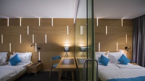 A modern hotel room with two beds, a small table, and two bedside lamps. - Sana Hotel Sarajevo (Sarajevo)