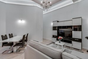 City Apartment, 2 Bedrooms, Non Smoking | Living area