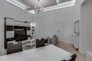 City Apartment, 2 Bedrooms, Non Smoking | In-room dining