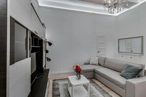 시티 아파트, 침실 2개, 금연 | 거실 | 평면 TV