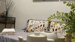 Executive loft | Living area | 50-inch Smart TV with satellite channels, TV - Rest House (Singapore)