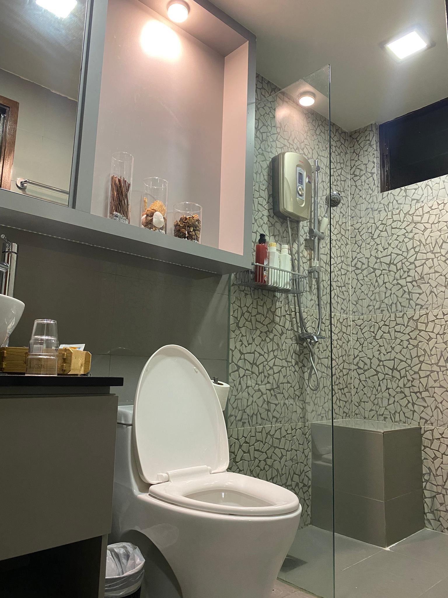Executive loft | Bathroom | Free toiletries, hair dryer, bathrobes, slippers