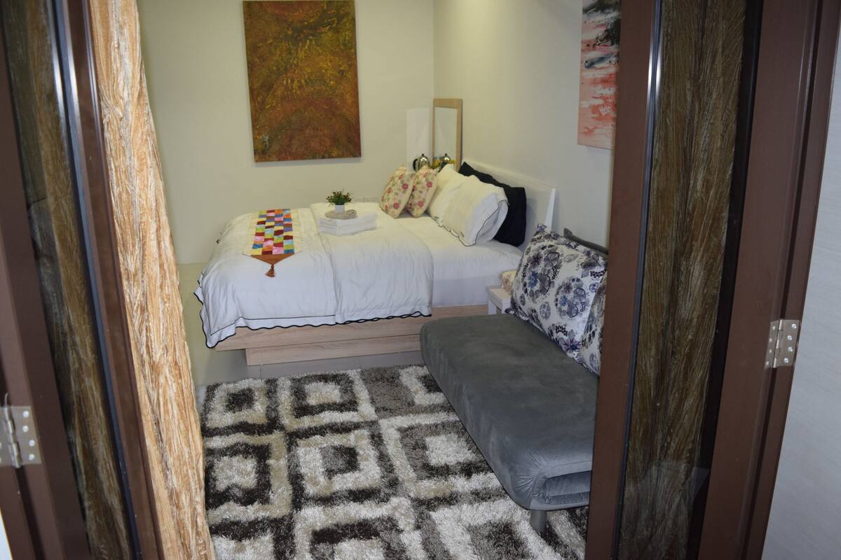 Artículos del minibar gratis y escritorio 