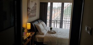 Free minibar items, individually decorated, individually furnished, desk - Rest House (Singapore)