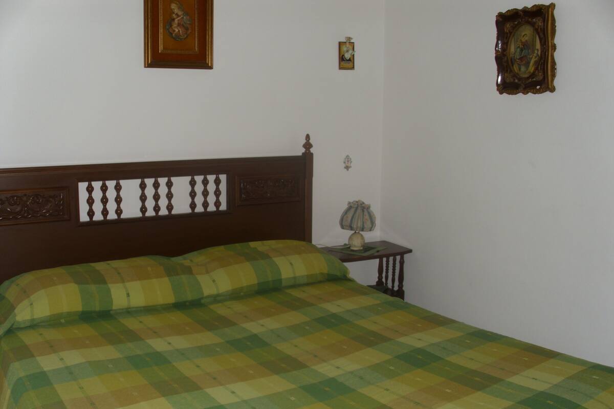 Desk, bed sheets