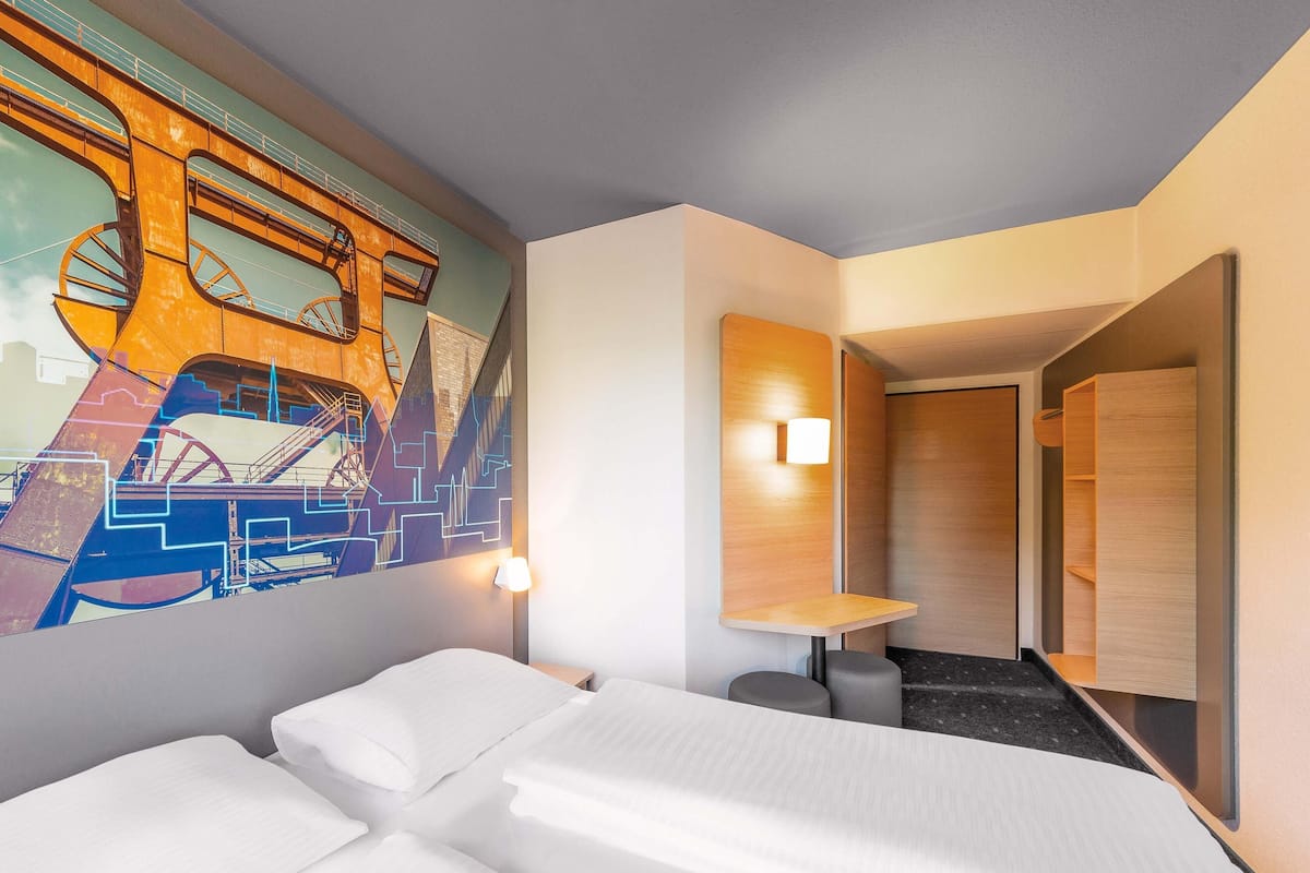 Kamar Double | Meja kerja, tirai kedap cahaya, kedap suara, dan Wi-Fi gratis