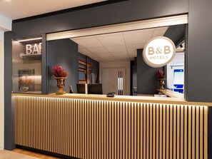 Lobby -  B&B HOTEL Würzburg-Ost (Würzburg)