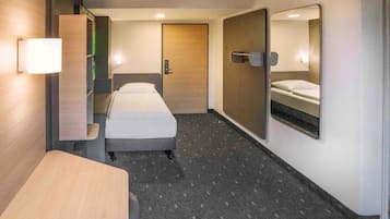 Schreibtisch, Verdunkelungsvorhänge, schallisolierte Zimmer