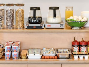 Buffetaamiainen viikonloppuisin (11.50 EUR per henkilö)