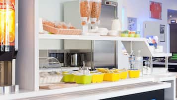 Desayuno buffet los fines de semana (EUR 11.50 por persona)