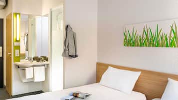 Verdunkelungsvorhänge, schallisolierte Zimmer, Bügeleisen/Bügelbrett