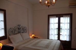 Panoramic House, Accessible | 1 bedroom, Egyptian cotton sheets, premium bedding, down duvets - Argo-Mythos (South Pelion)