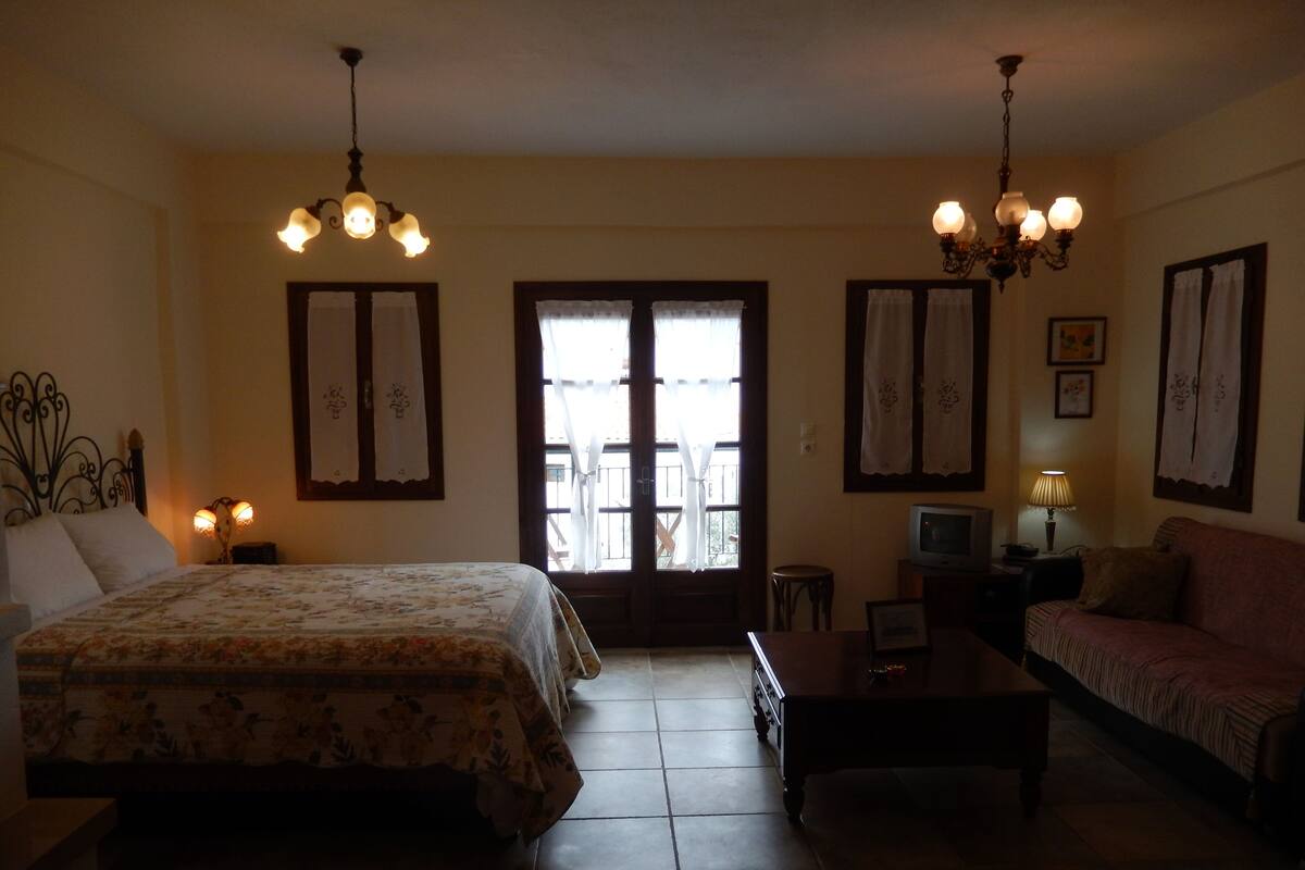 House, Ground Floor | 1 bedroom, Egyptian cotton sheets, premium bedding, down comforters
