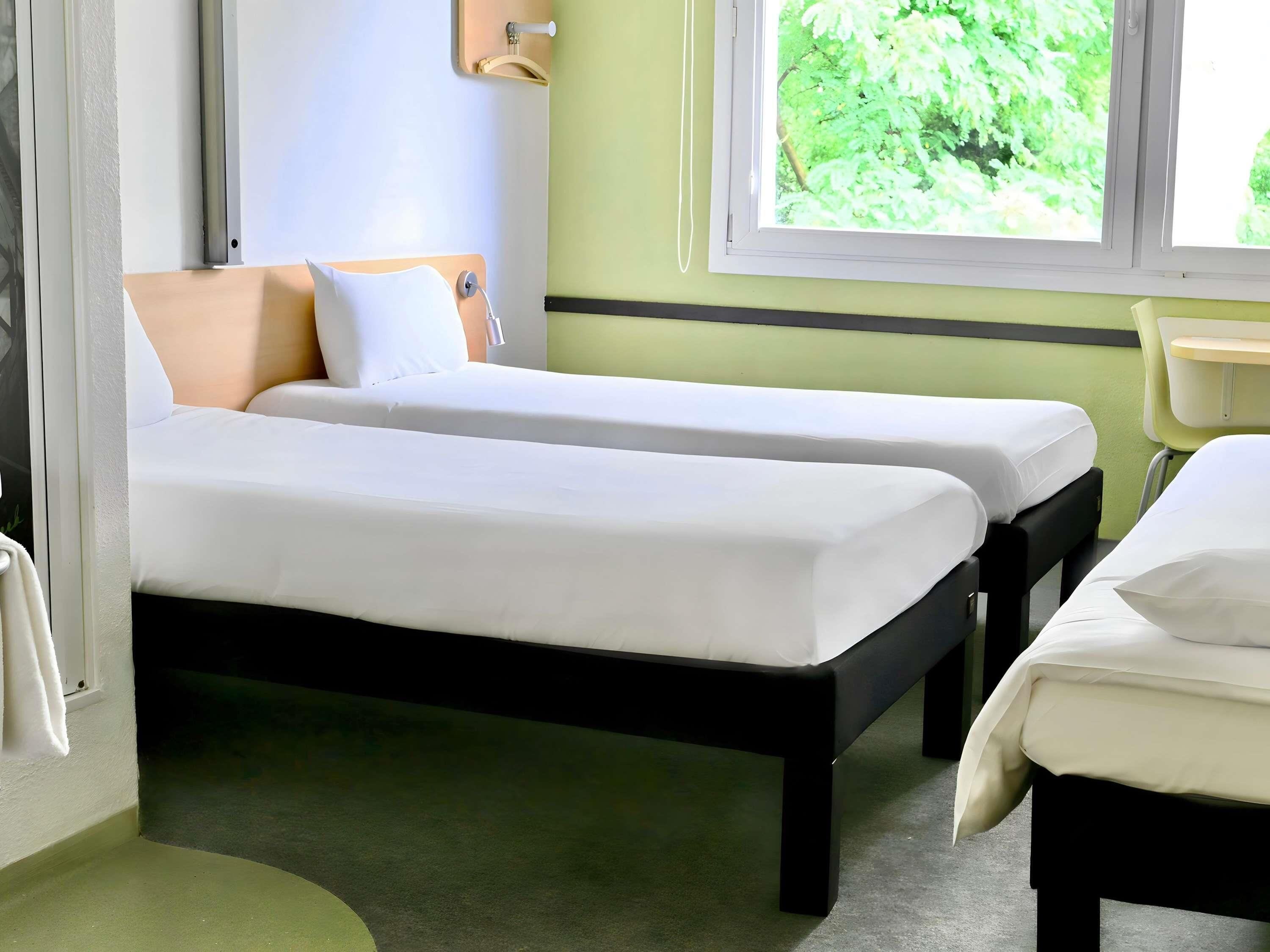 Standard Twin Room, 2 Single Beds | Desk, free WiFi, bed sheets