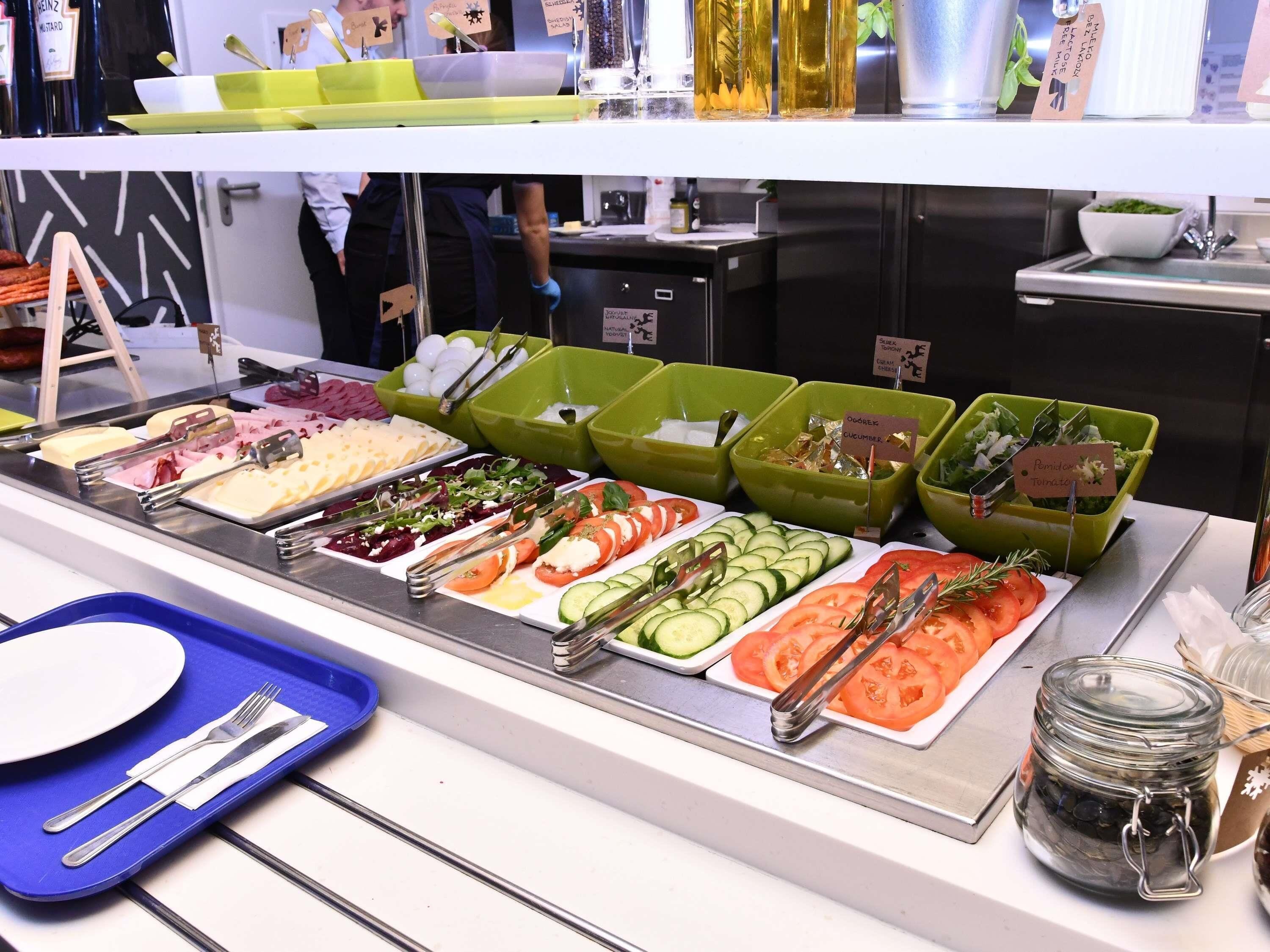 Daily buffet breakfast (PLN 36 per person)