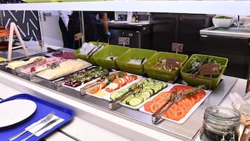 Daily buffet breakfast (PLN 36 per person)