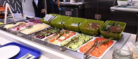 Desayuno buffet todos los días (con cargo)