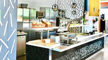 Tägliches Frühstücksbuffet (36 PLN pro Person)