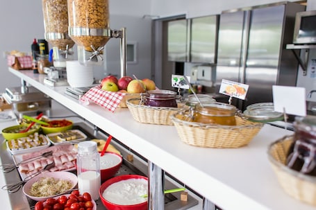 Daily buffet breakfast (PLN 36 per person)