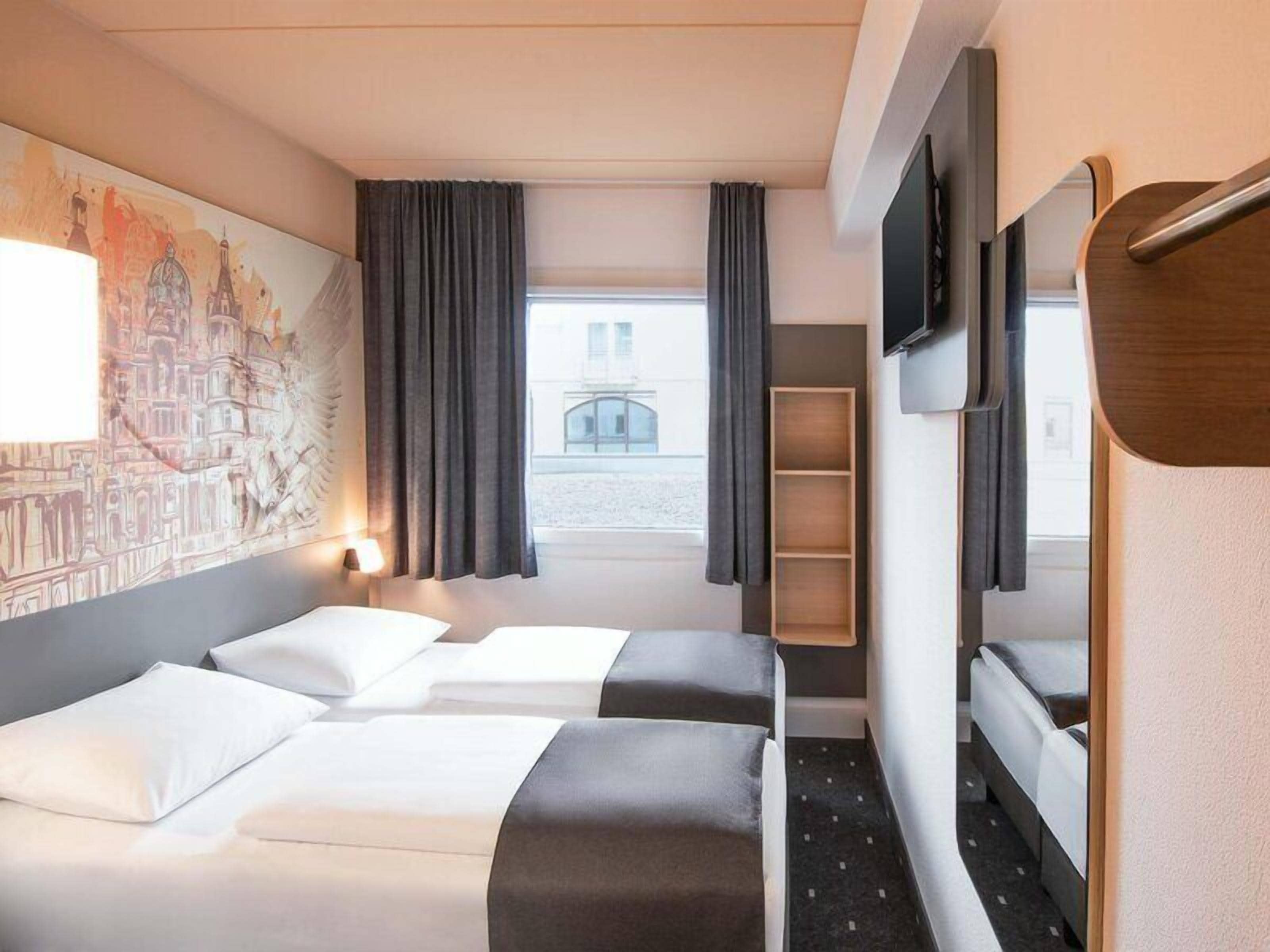 Zweibettzimmer | Schreibtisch, schallisolierte Zimmer, kostenloses WLAN, Bettwäsche